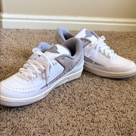 Jordan Men's White and Gray Sneakers - Picture 2 of 5